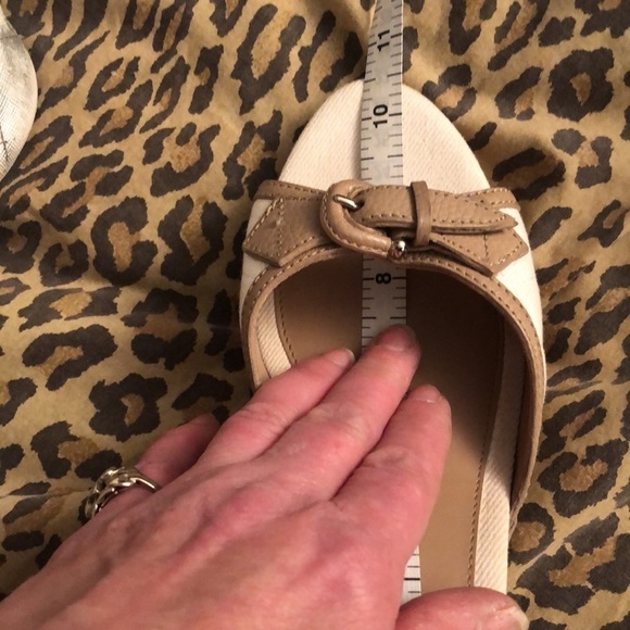 Burberry size 10 tan & white quilted denim / canvas open toe neutral slides - Picture 16 of 16